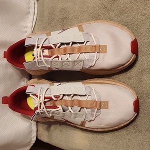 Men's Nike sneaker, 10, White.